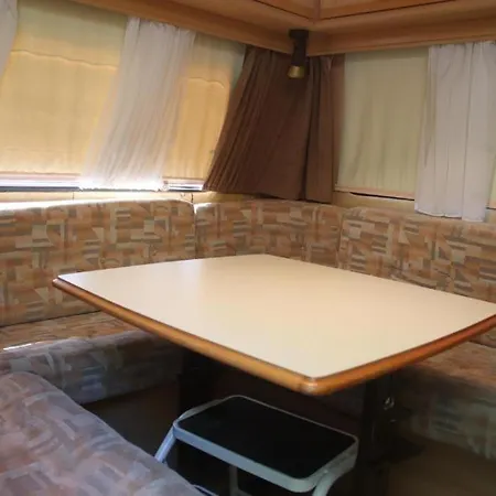 Full Service Caravan 2 *